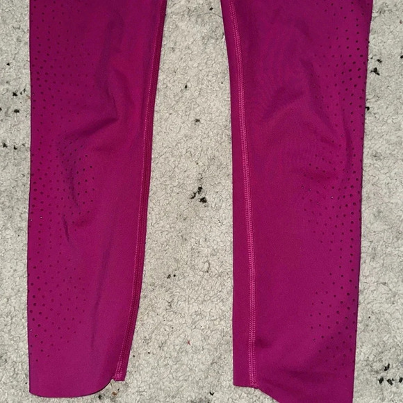 Athleta Velocity Leggings Womens XS Pink Laser Cut Mid Rise Cropped EUC - Picture 2 of 5